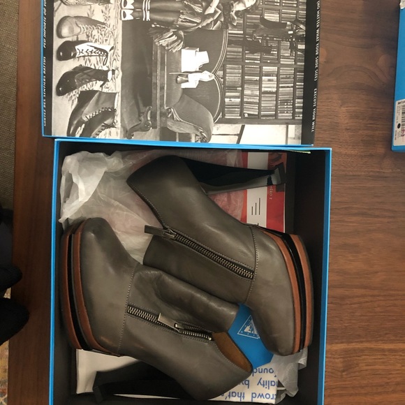 John Fluevog - Zion Double Zip Bootie - Picture 2 of 3